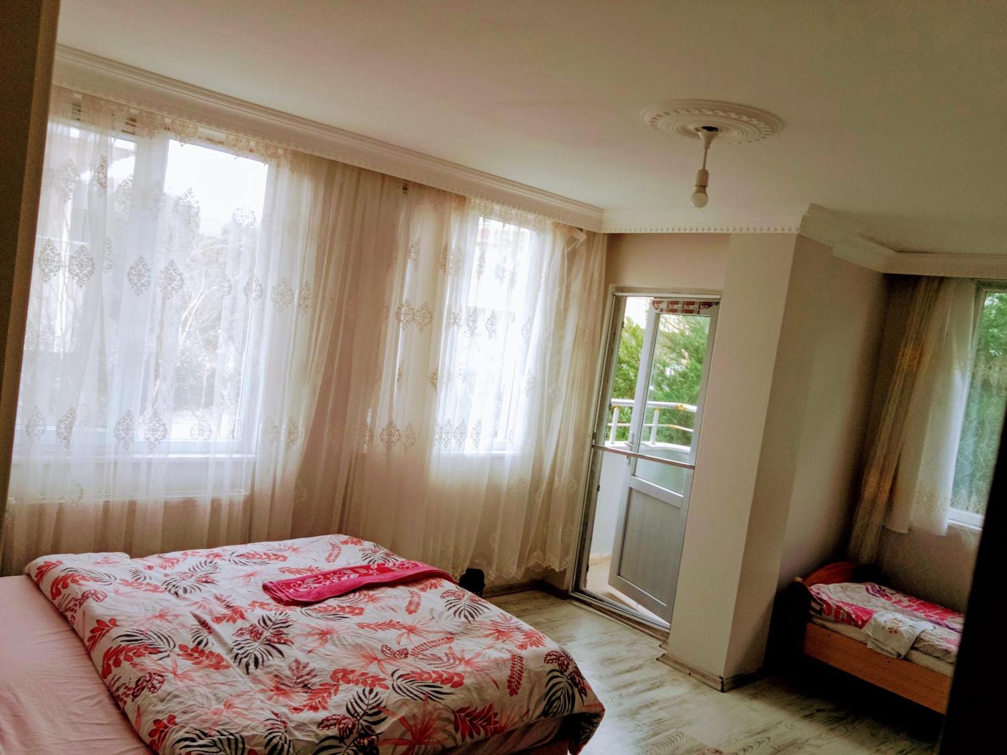 Ahmet Teacher Hotel,6 Minutes From The Airport Arnavutkoy 外观 照片